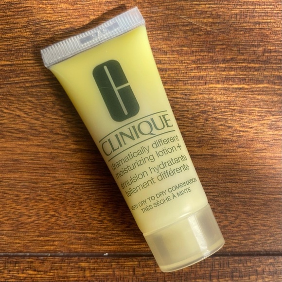 Clinique Other - 3/$40 🦙 Clinique Dramatically Different Moisturizing Lotion 15ml